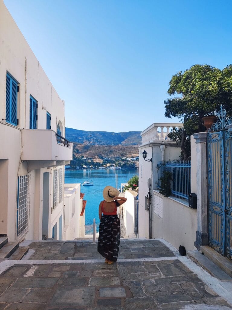 Χώρα Άνδρου με νησιώτικη αρχιτεκτονική κοντινή απόδραση από τη βίλα